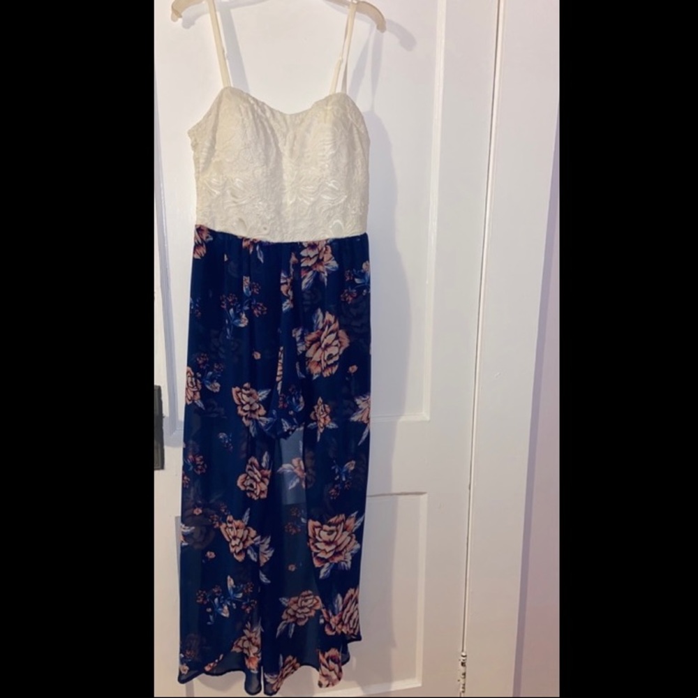 White & floral maxi dress with slit - Picture 1 of 2